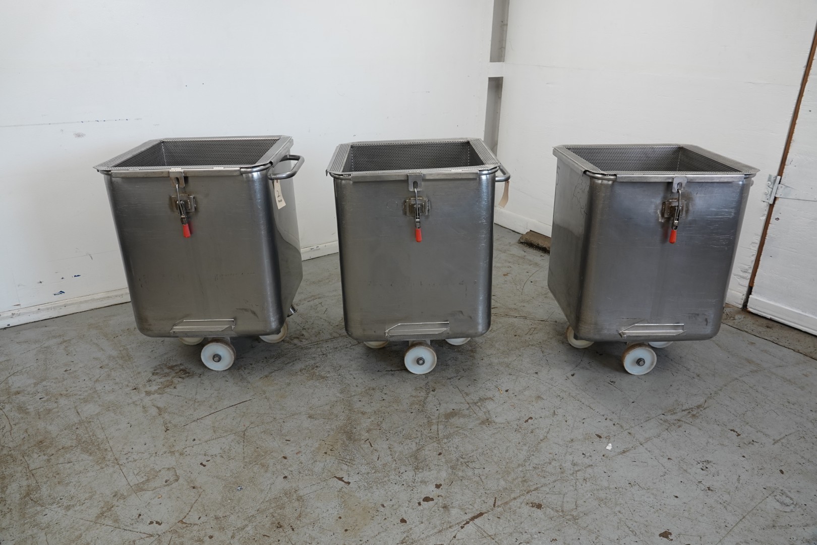 Pre-Owned 600 lb Stainless Steel Ingredient Tote Buggy