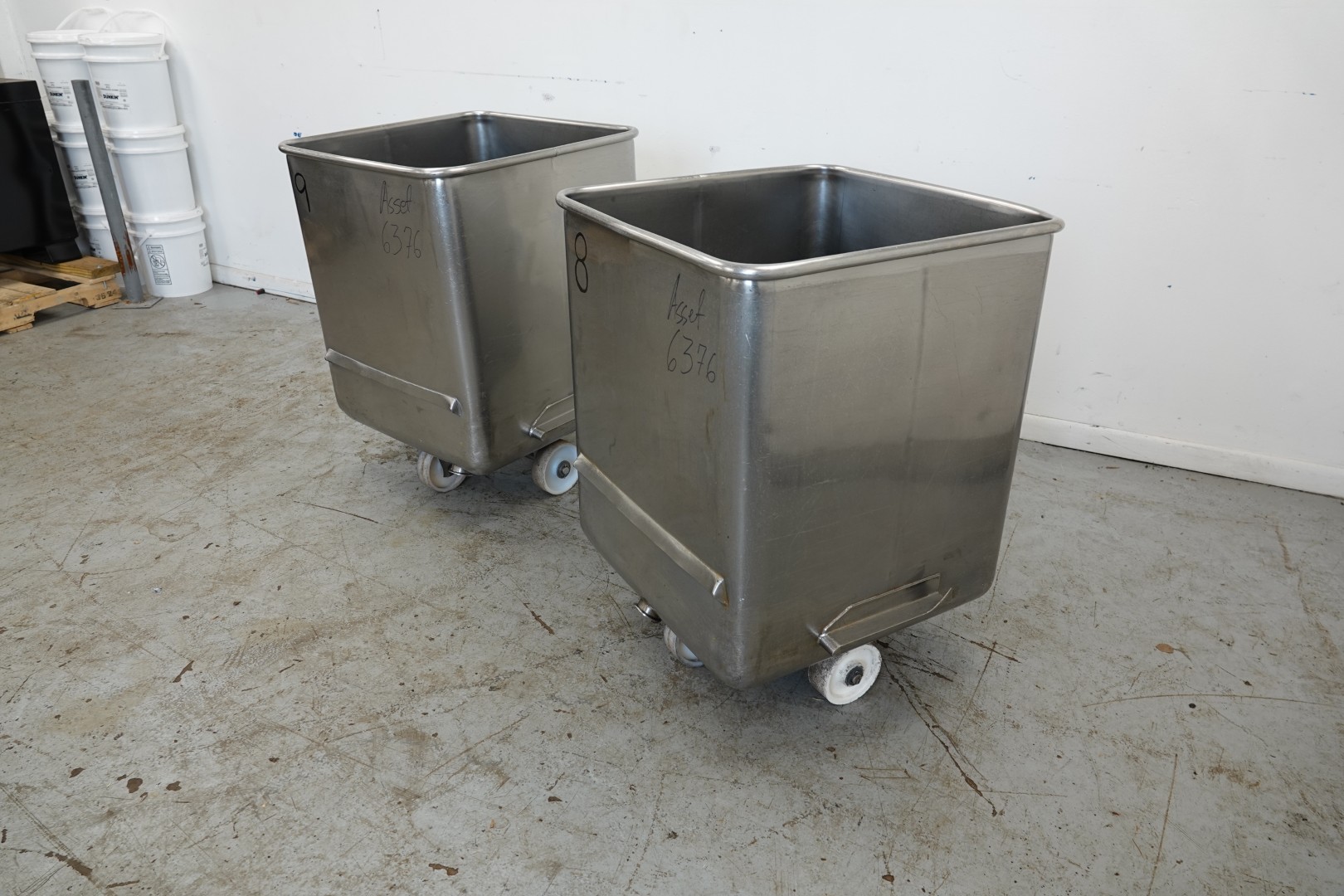 Pre-Owned 600 lb Stainless Steel Ingredient Tote Buggy