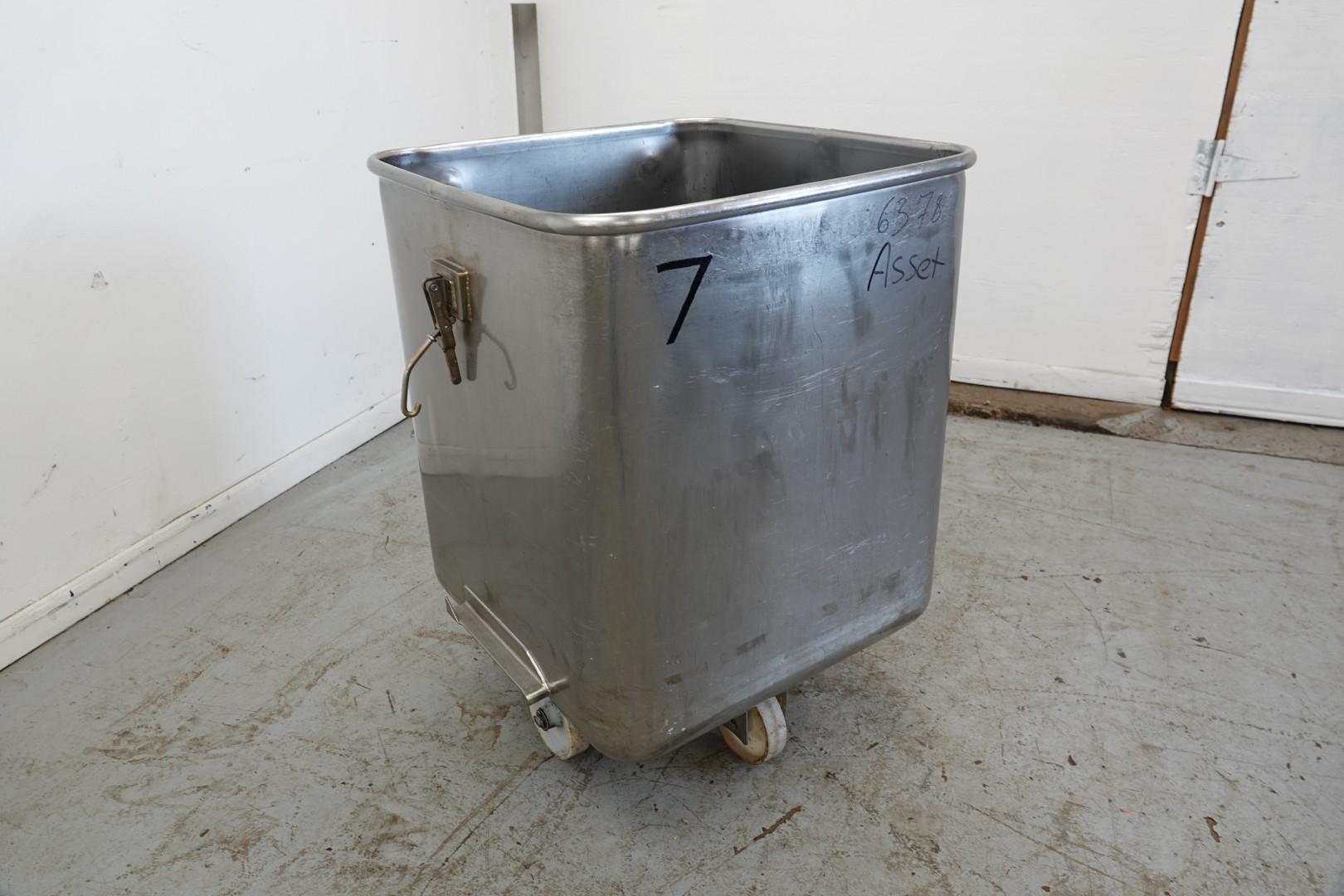 Pre-Owned 600 lb Stainless Steel Ingredient Tote Buggy