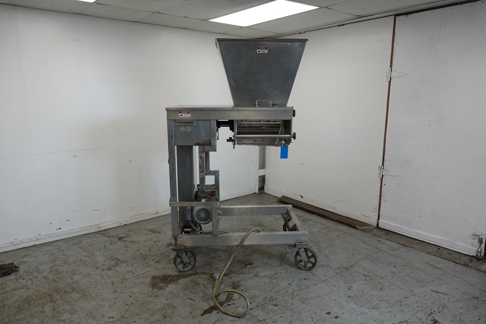 Moline DE-10-18 Two-Roller Extruder
