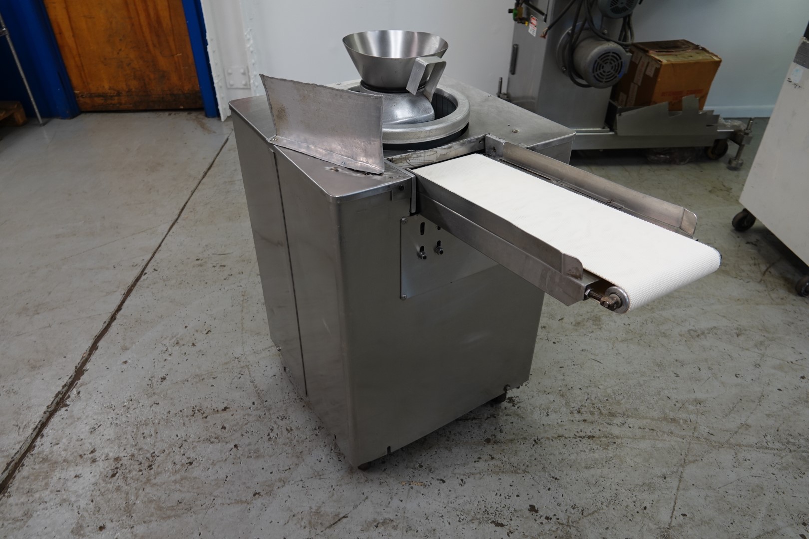 Round-O-Matic R900C Dough Rounder